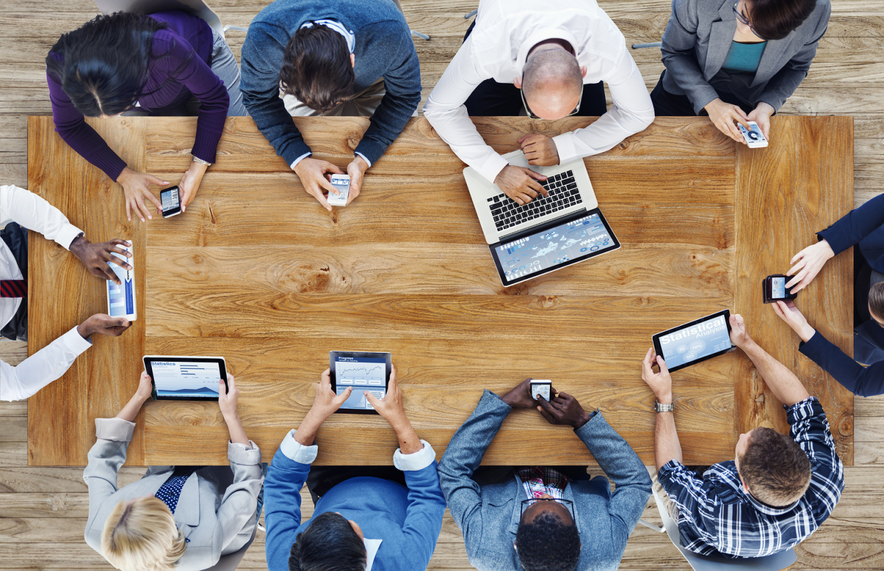 People-working-with-mobile-devices-and-computers-representing-omnichannel.jpg